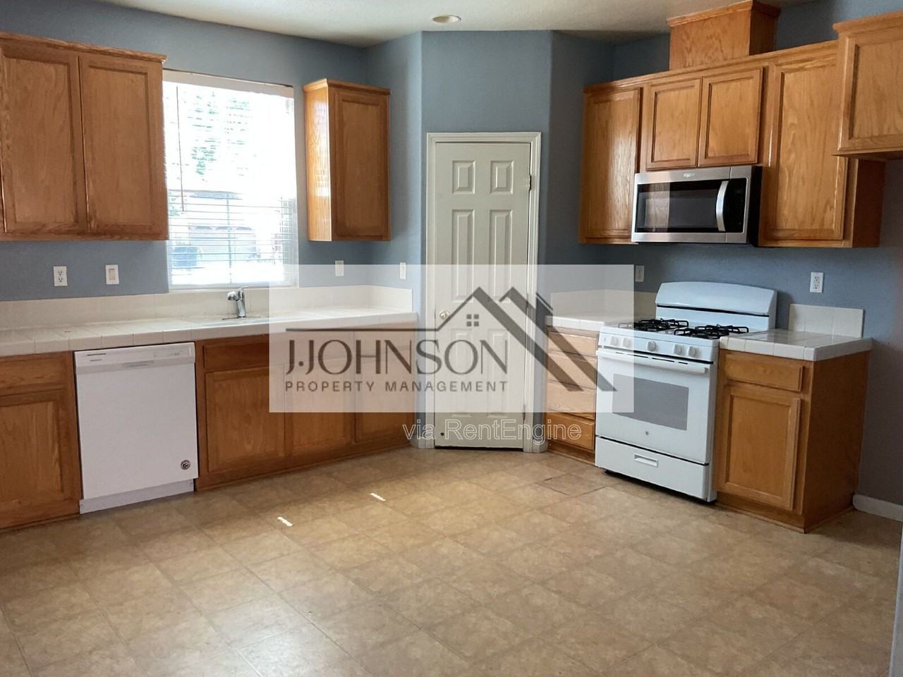 4343 Middlefield Dr - Photo 4 of 12