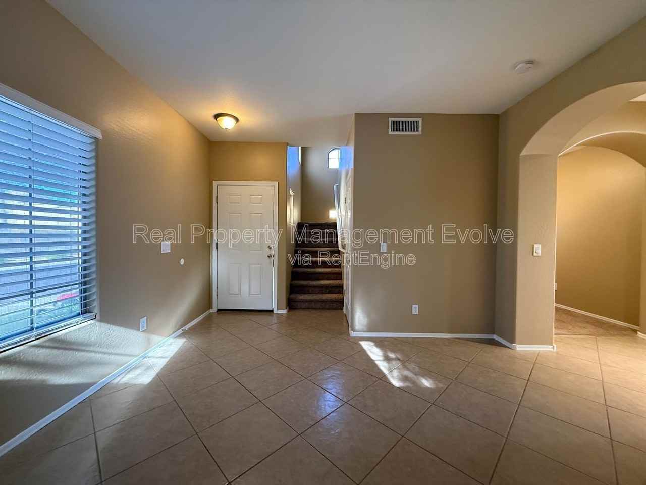 914 E Christine Pl - Photo 5 of 33