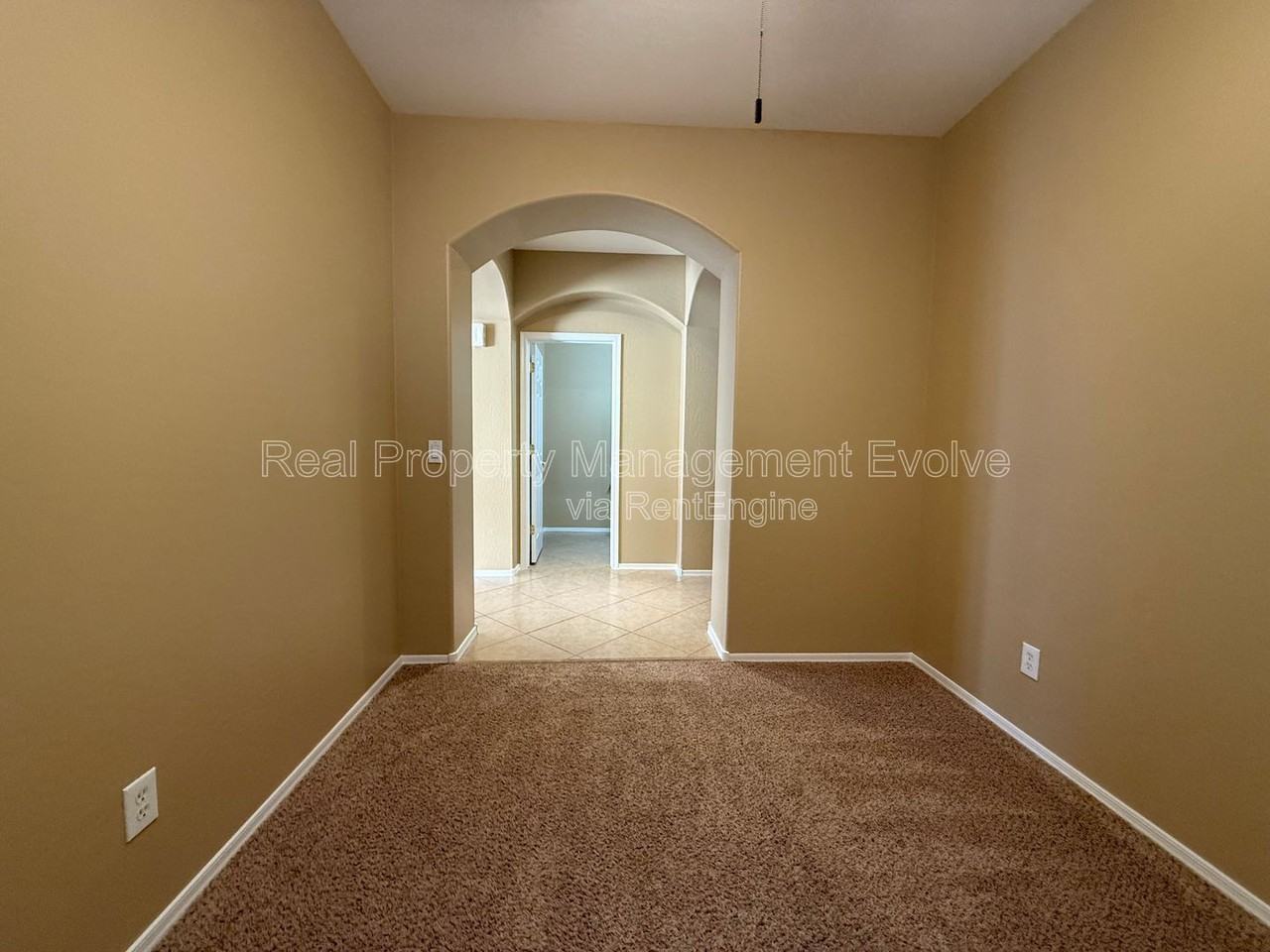 914 E Christine Pl - Photo 7 of 33