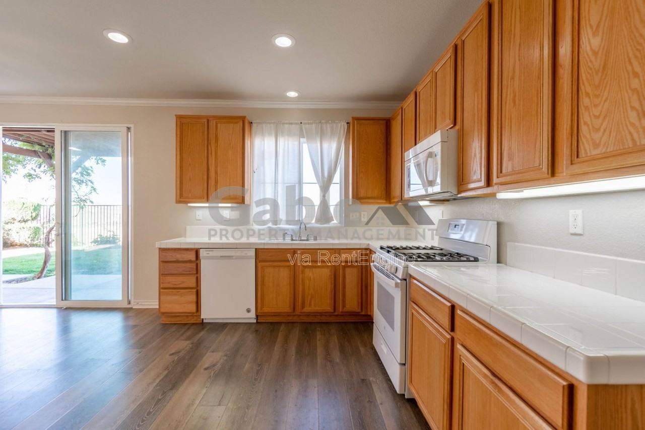 37400 Queen Anne Pl - Photo 4 of 20