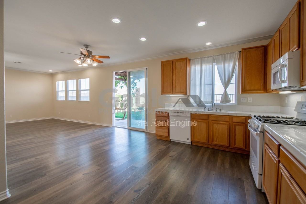 37400 Queen Anne Pl - Photo 6 of 20