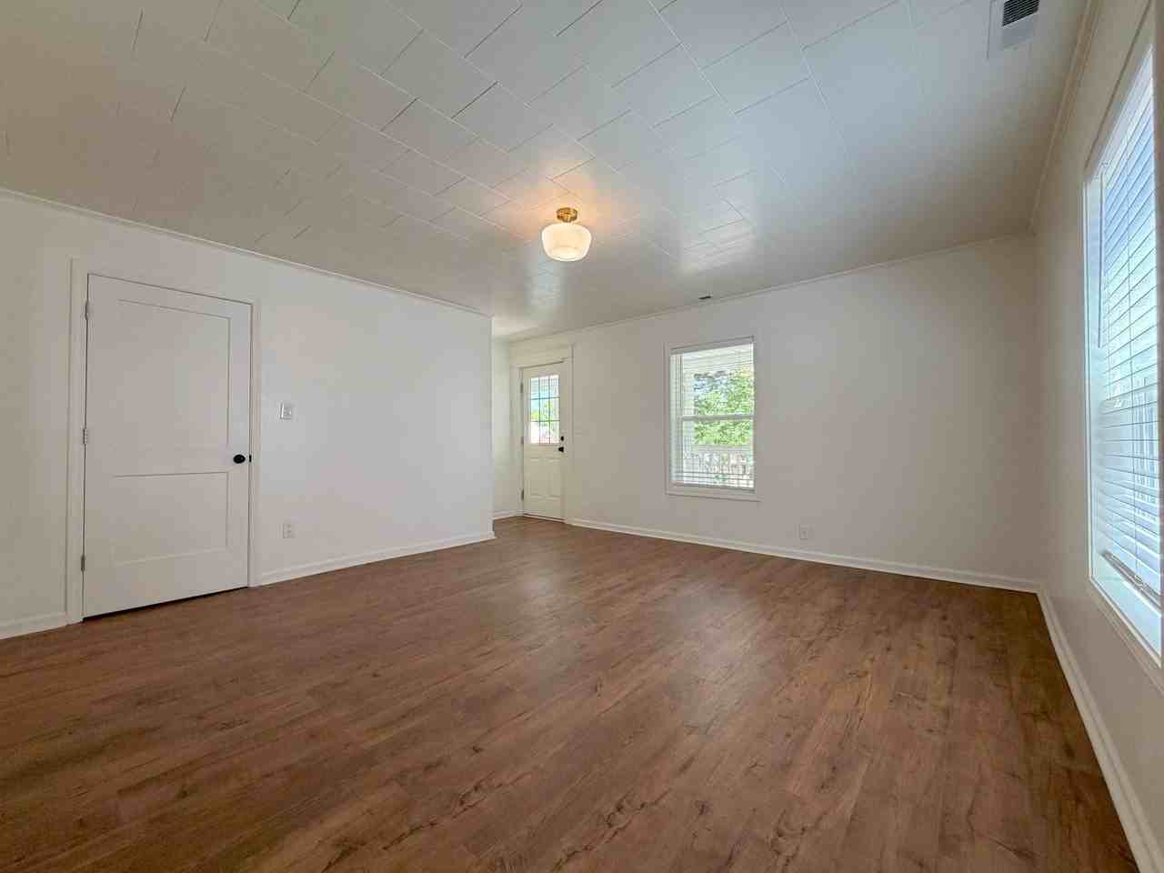 405 N Fourth St - Photo 6 of 38