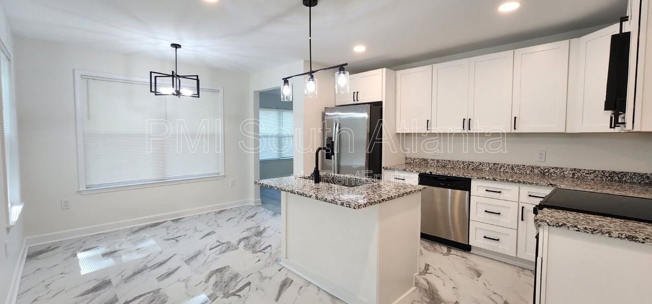 179 Church St - Photo 7 of 43