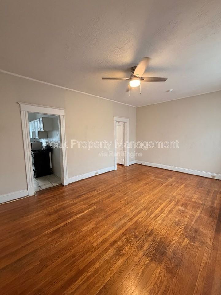 401 N Davis Ave #2 - Photo 3 of 11