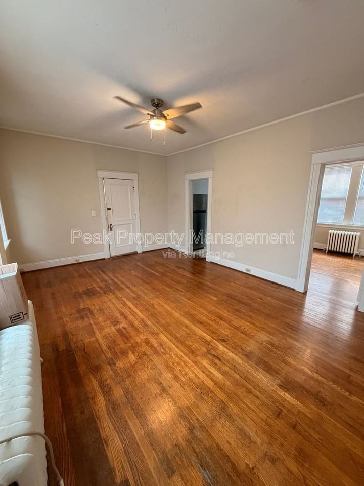 401 N Davis Ave #2 - Photo 4 of 11