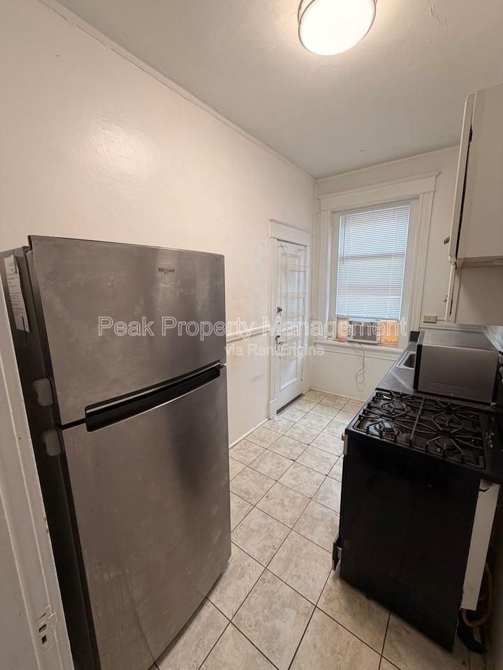 401 N Davis Ave #2 - Photo 6 of 11