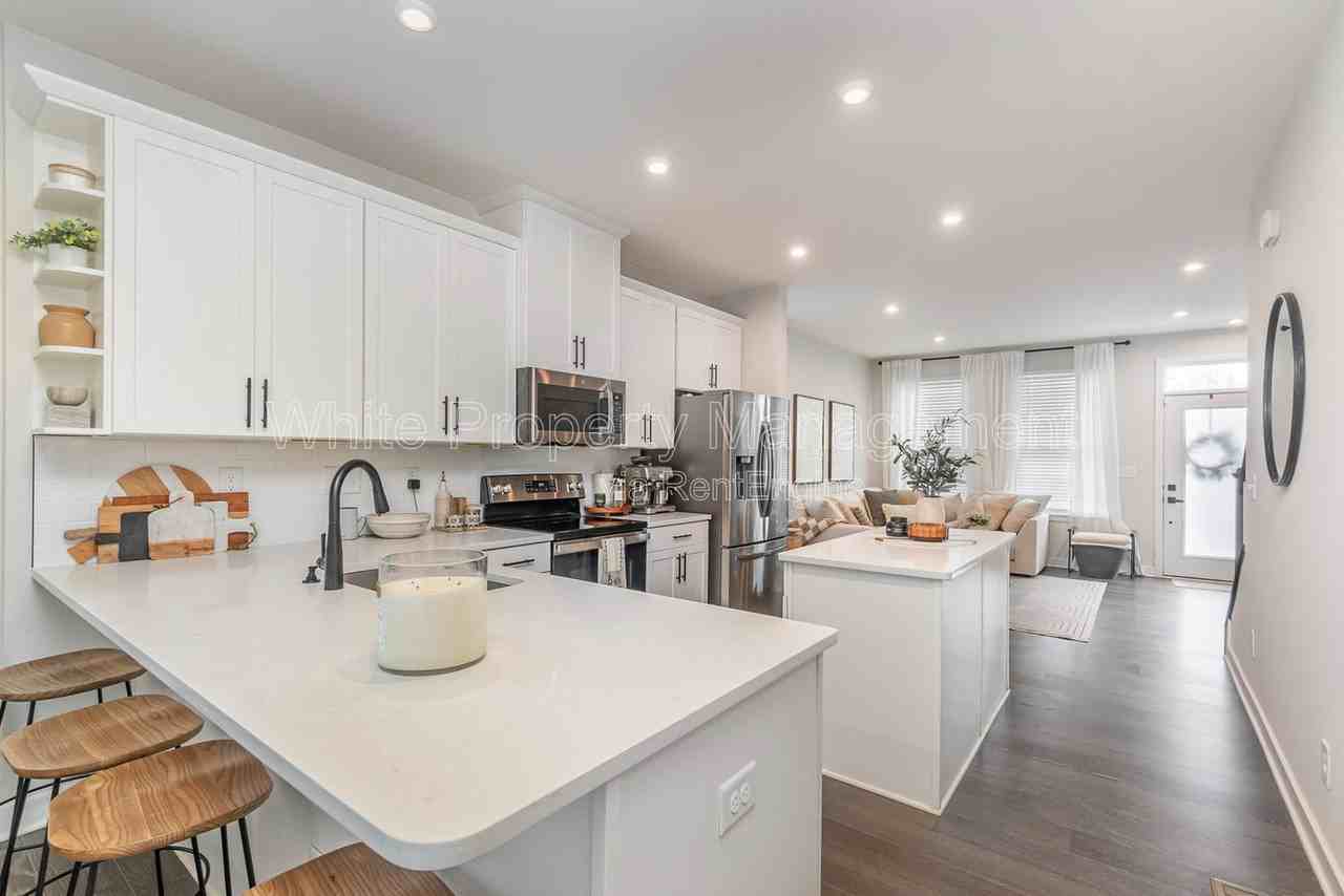 4742 Chastain Ave - Photo 6 of 21