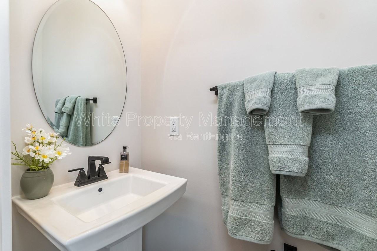 4742 Chastain Ave - Photo 7 of 21