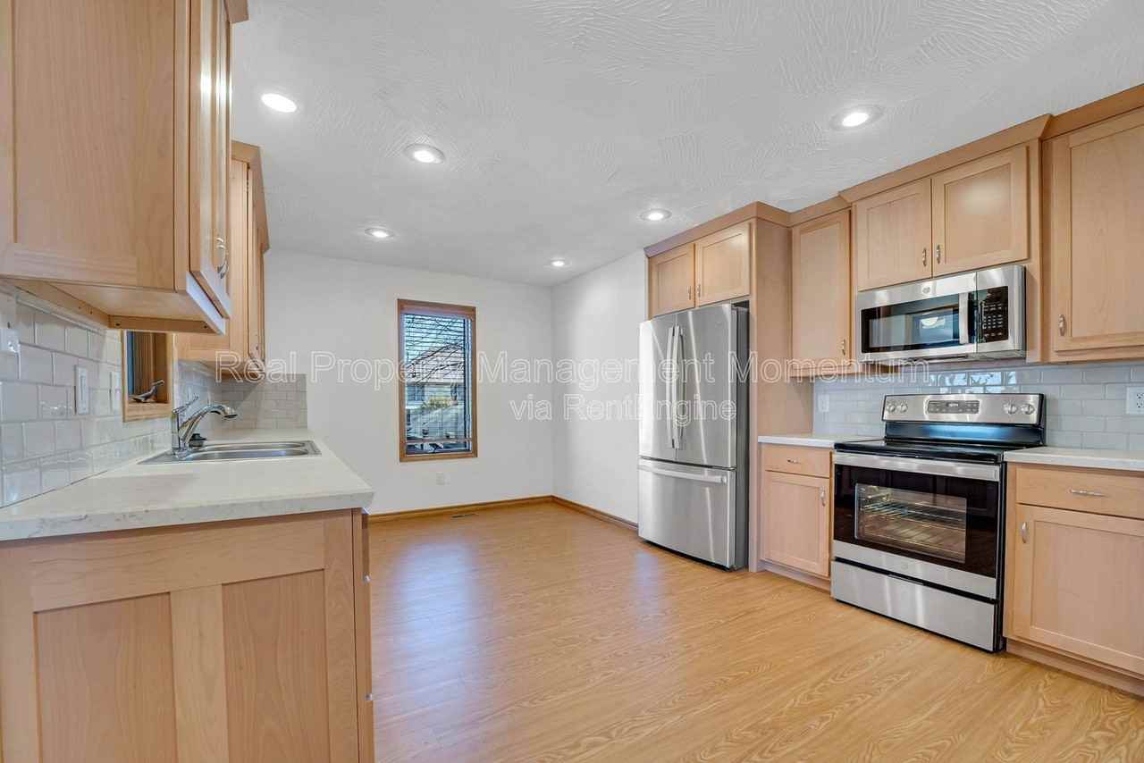 1868 S White Oak Ave - Photo 3 of 36