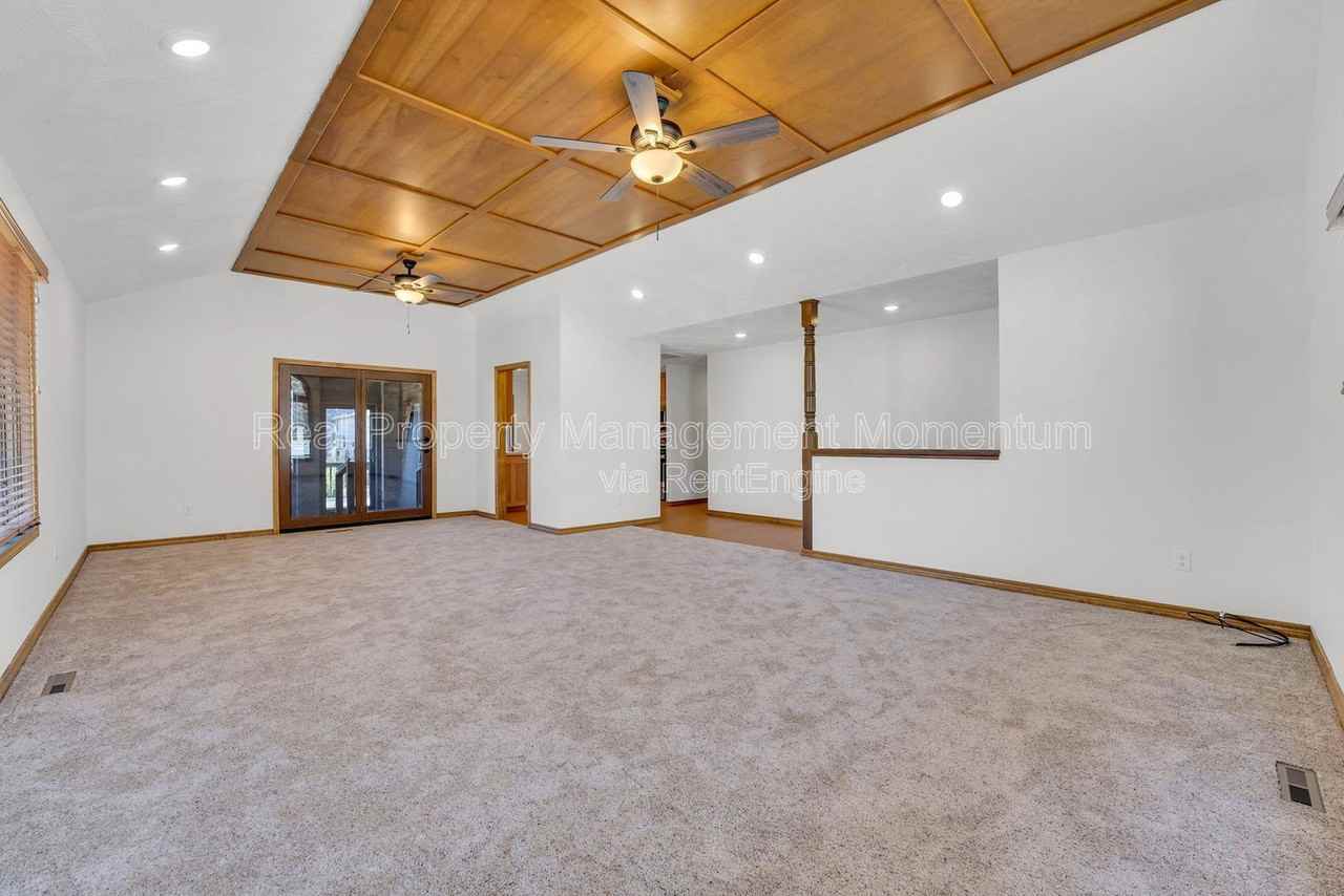 1868 S White Oak Ave - Photo 4 of 36