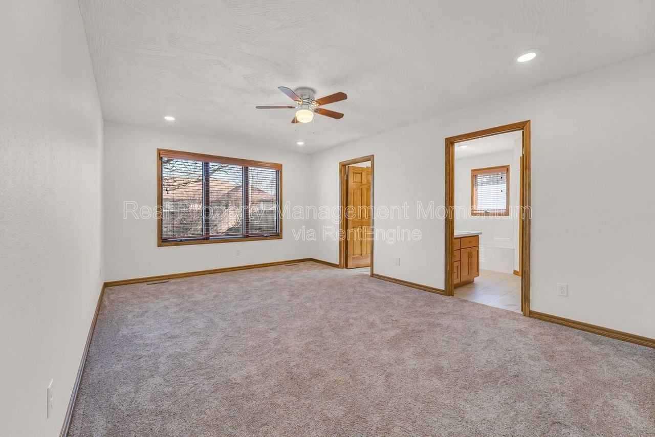 1868 S White Oak Ave - Photo 5 of 36