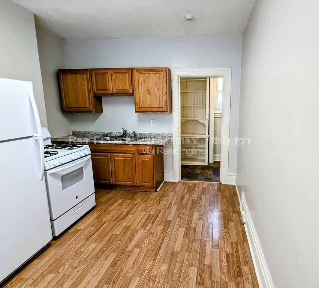 42 Van Braam St #2 - Photo 5 of 26
