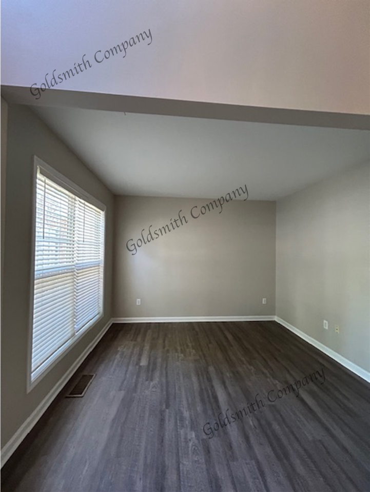 528 Collingsworth Ln - Photo 2 of 15