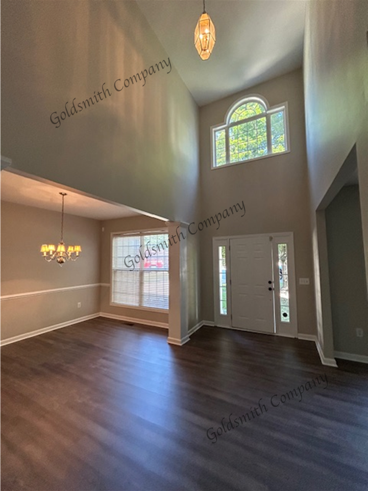 528 Collingsworth Ln - Photo 4 of 15