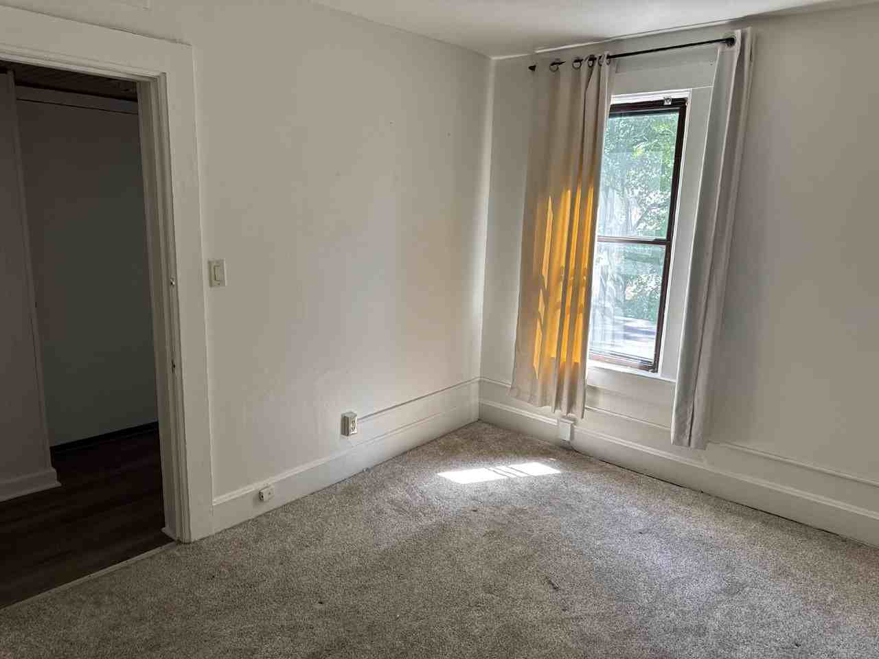 2252 S Winchester St - Photo 4 of 10