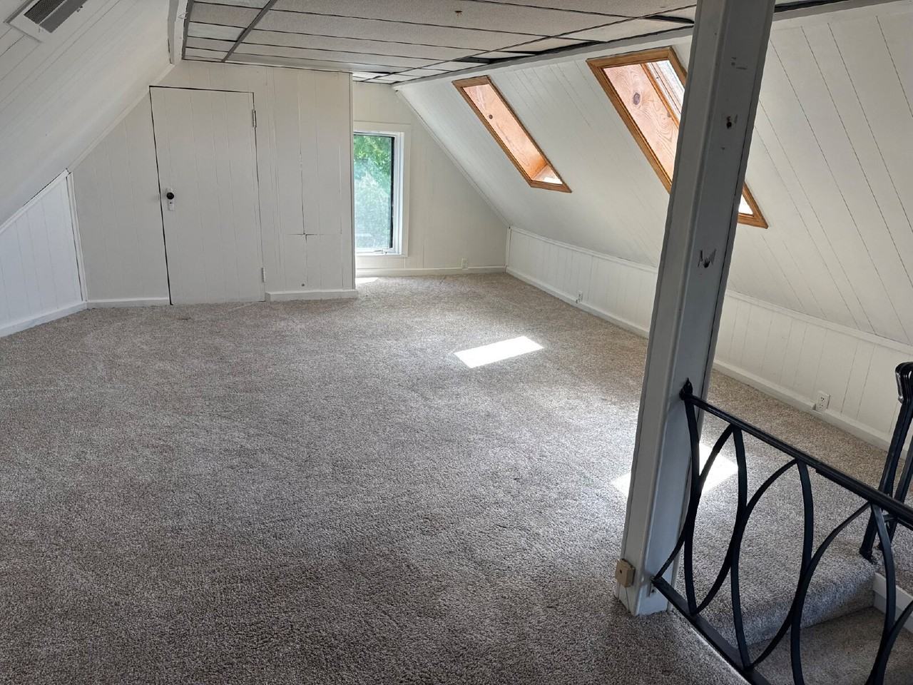 2252 S Winchester St - Photo 5 of 10