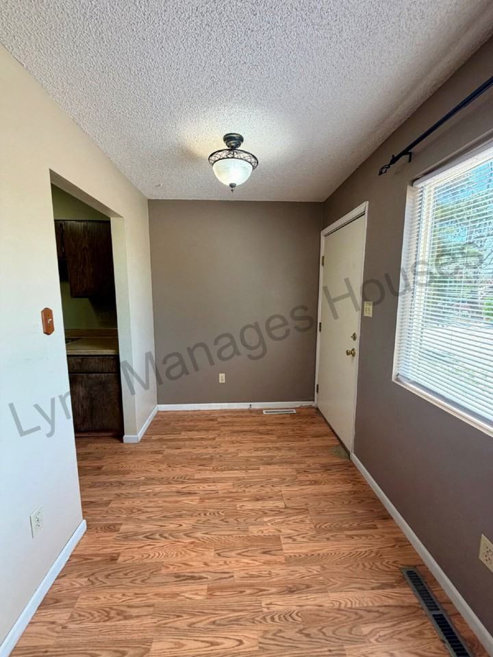 5003 Townsend Pl - Photo 5 of 16