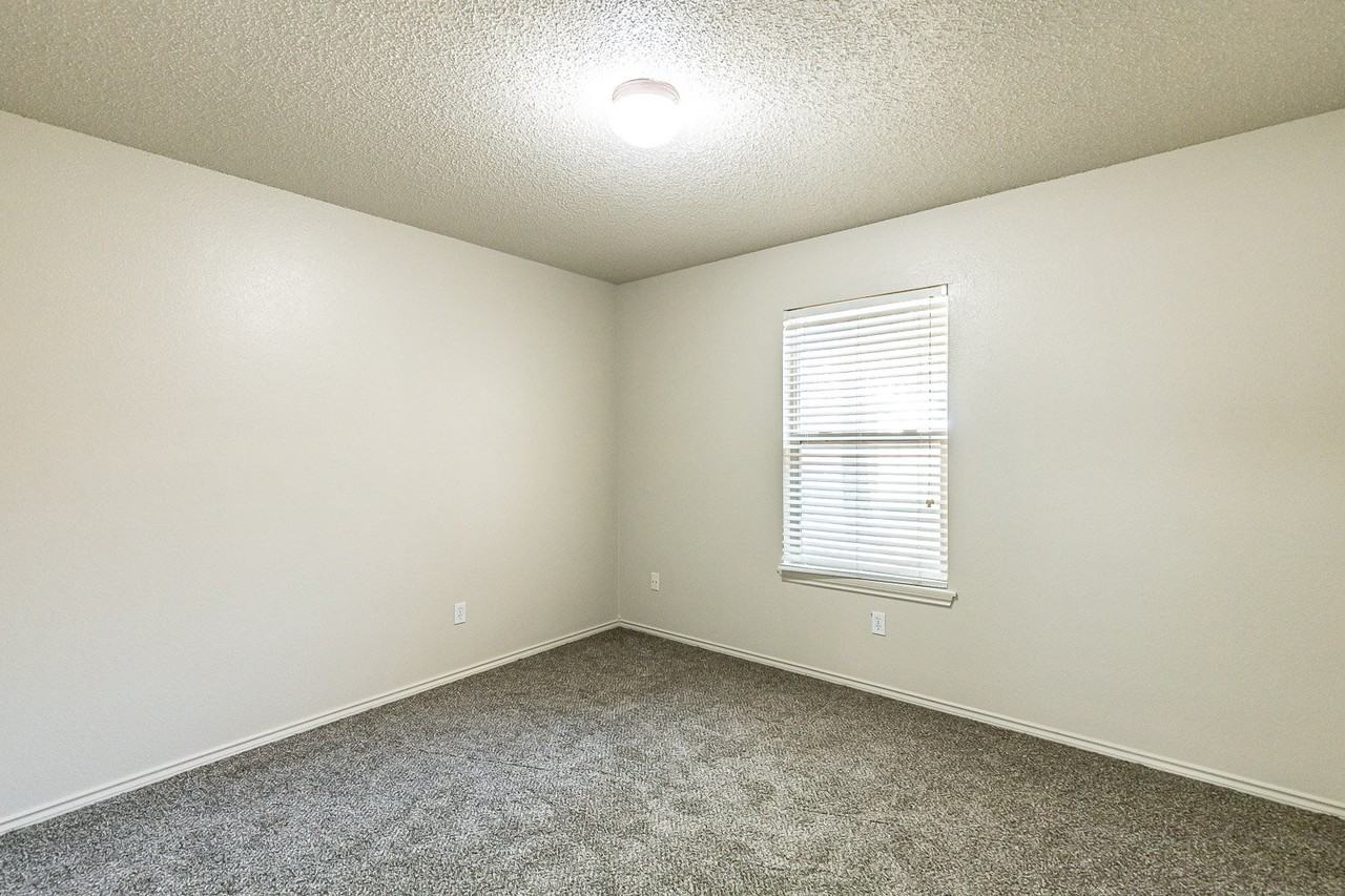 5812 96th St - Photo 4 of 33
