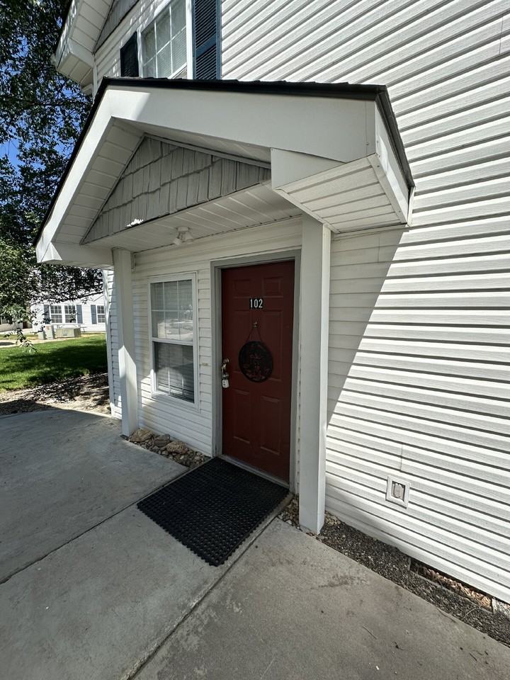 114 Davis Ave - Photo 5 of 23