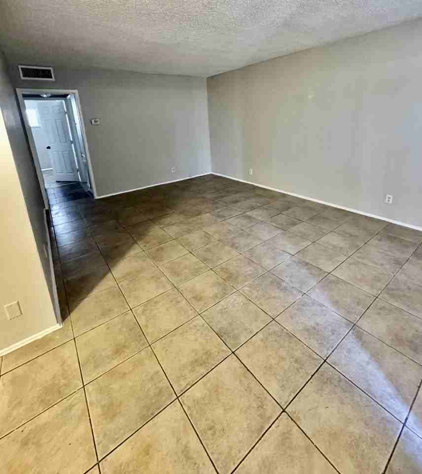720 N 10th St Apt 1 - Photo 5 of 29