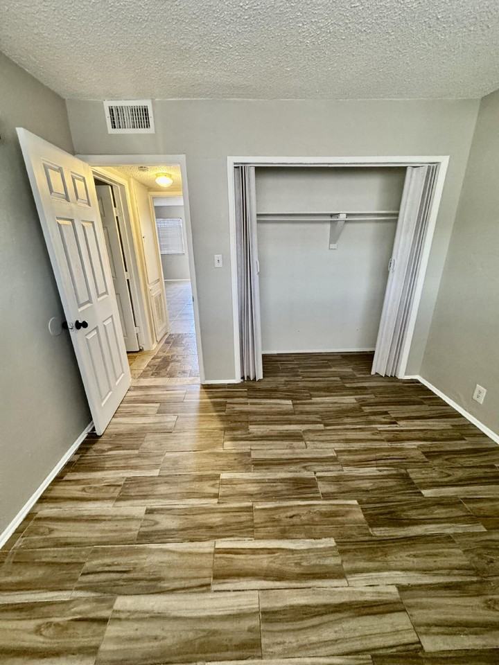 720 N 10th St Apt 1 - Photo 7 of 29