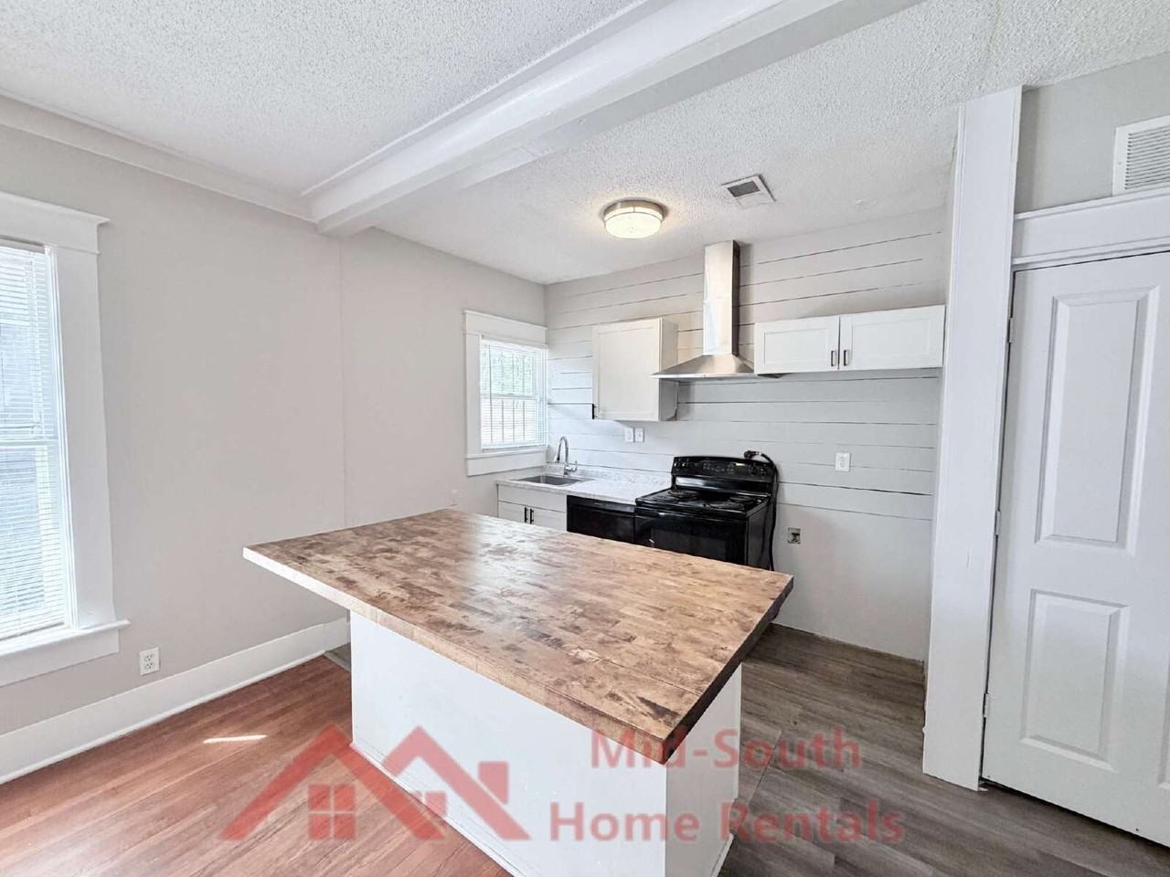 1956 Lamar Ave - Photo 6 of 26