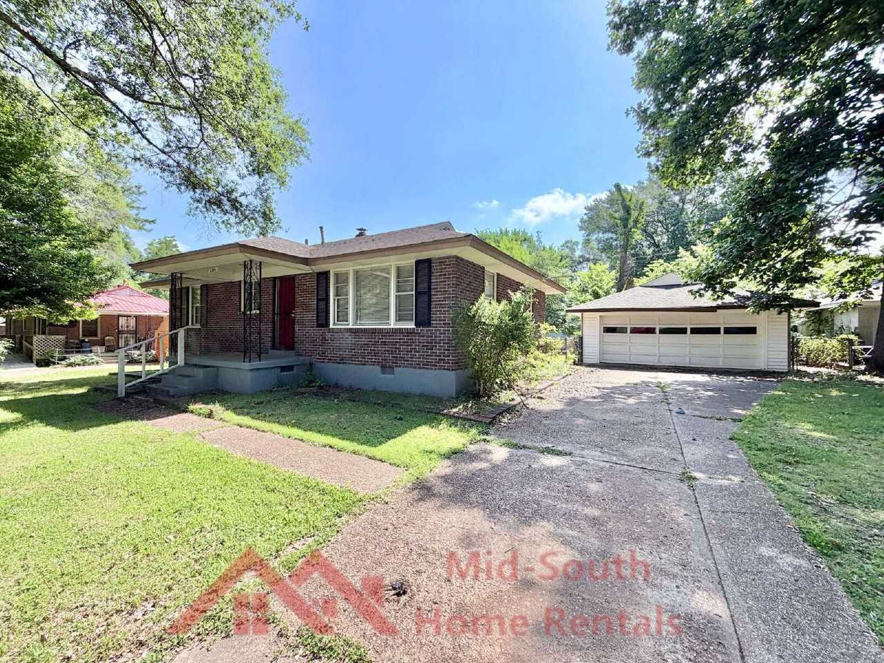 3284 Parham St - Photo 3 of 20