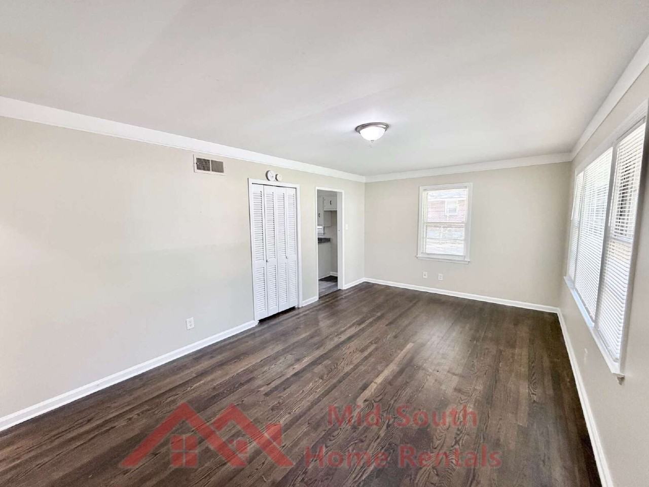 3284 Parham St - Photo 4 of 20