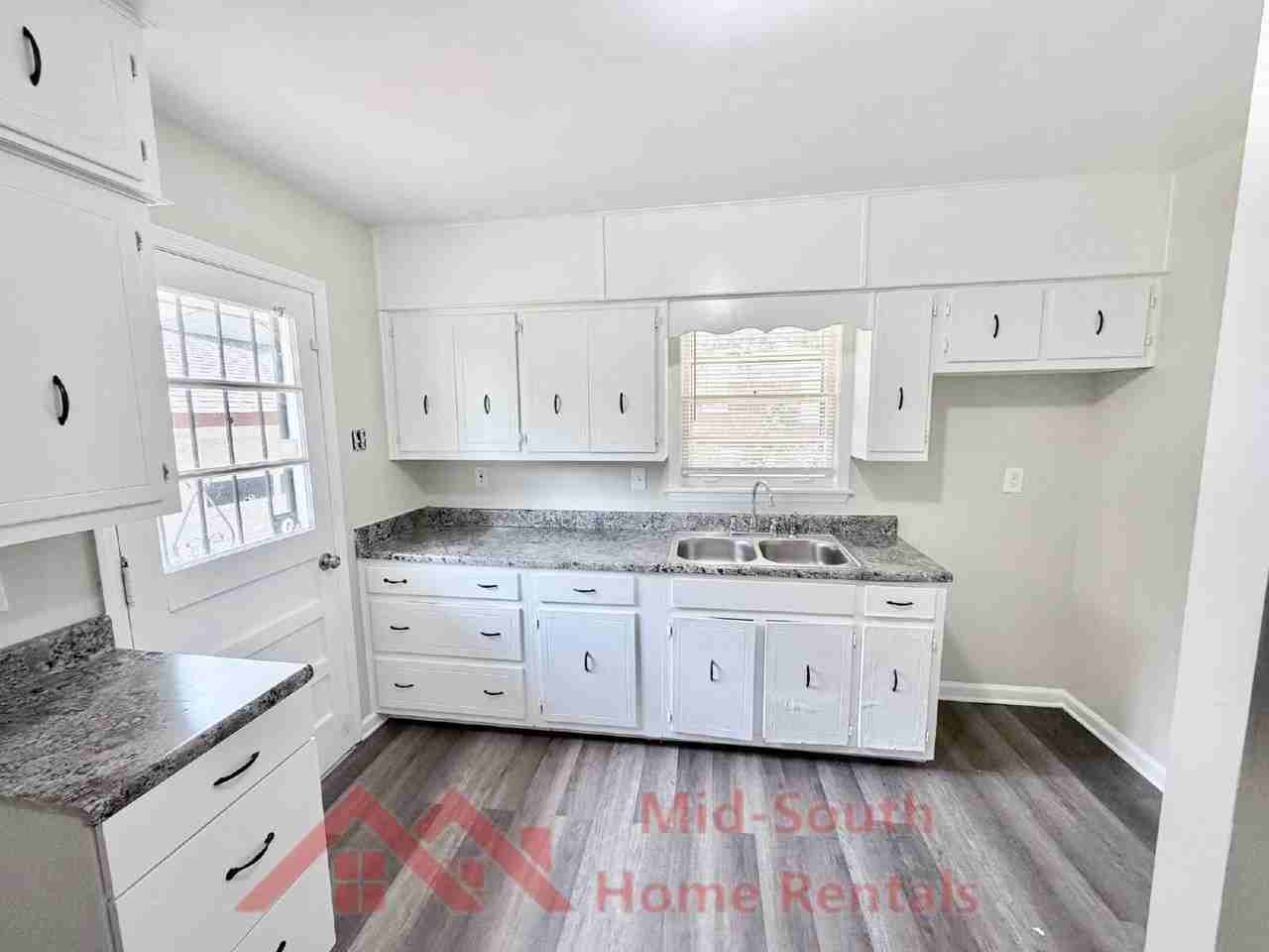 3284 Parham St - Photo 6 of 20
