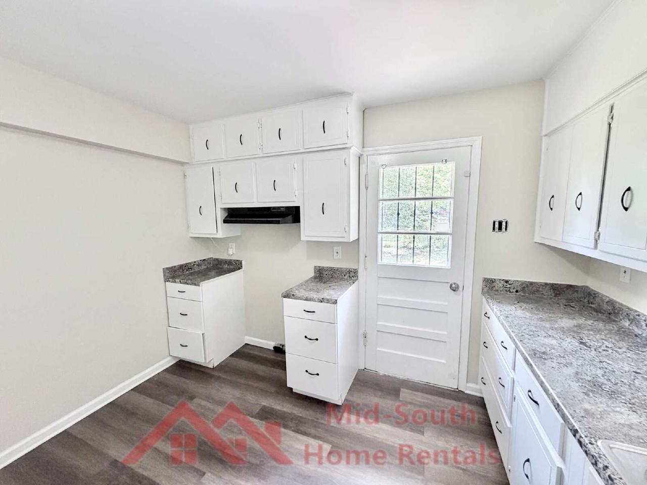 3284 Parham St - Photo 7 of 20