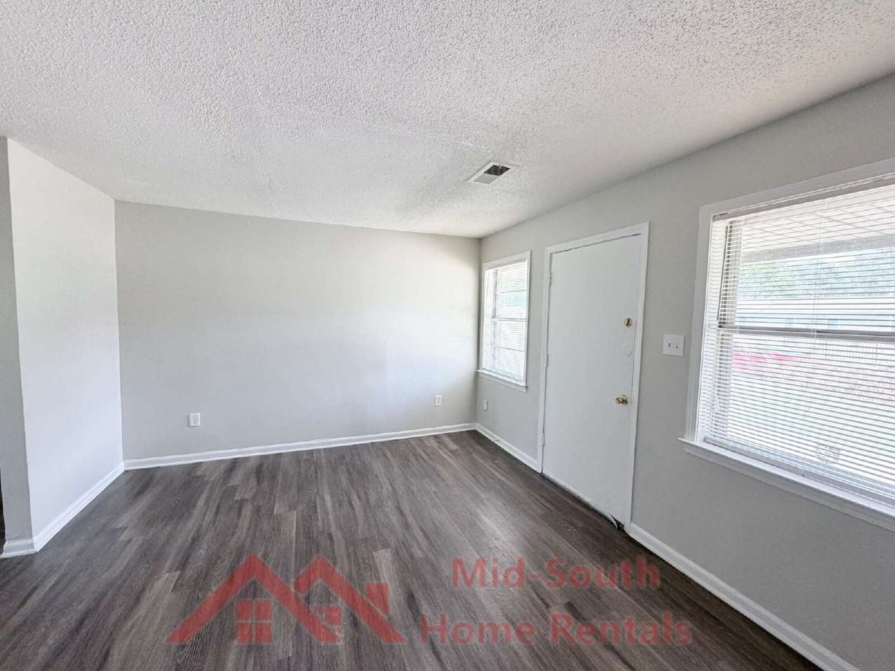 3431 Rebeh Rd - Photo 4 of 19