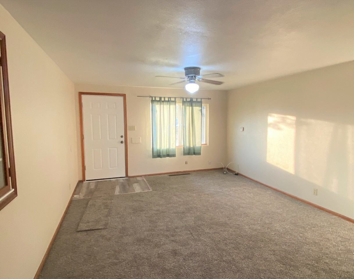 1681 Hanover St - Photo 2 of 13