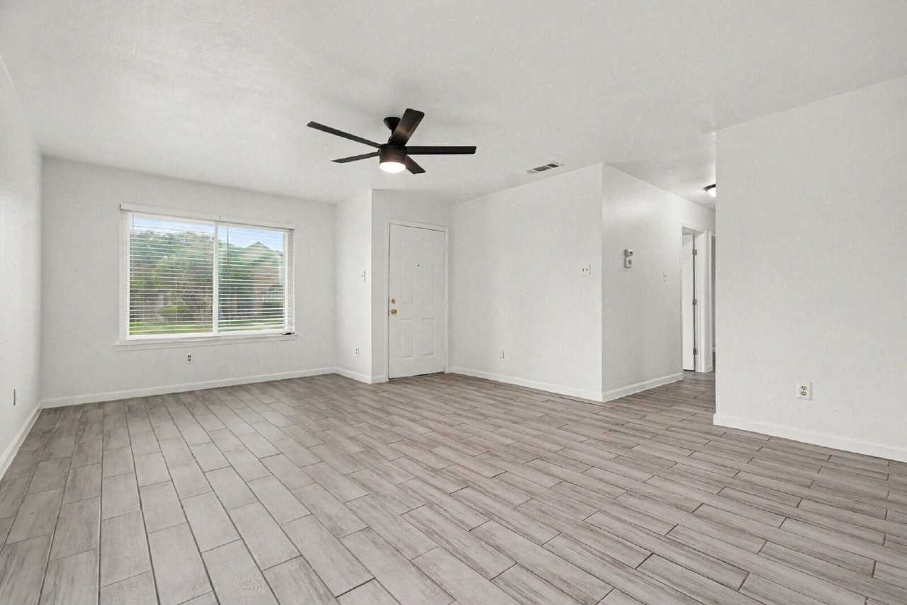 1417 Stillmeadow Dr - Photo 4 of 21