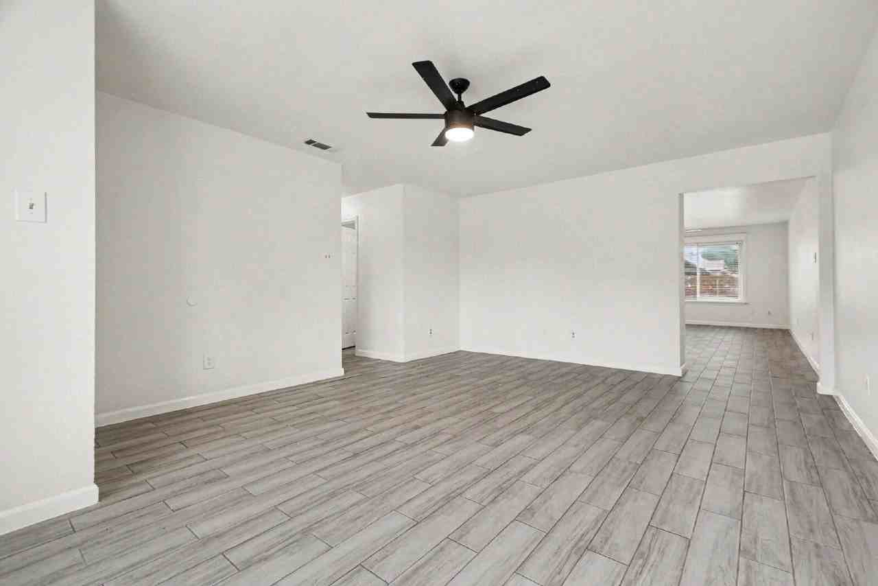 1417 Stillmeadow Dr - Photo 5 of 21