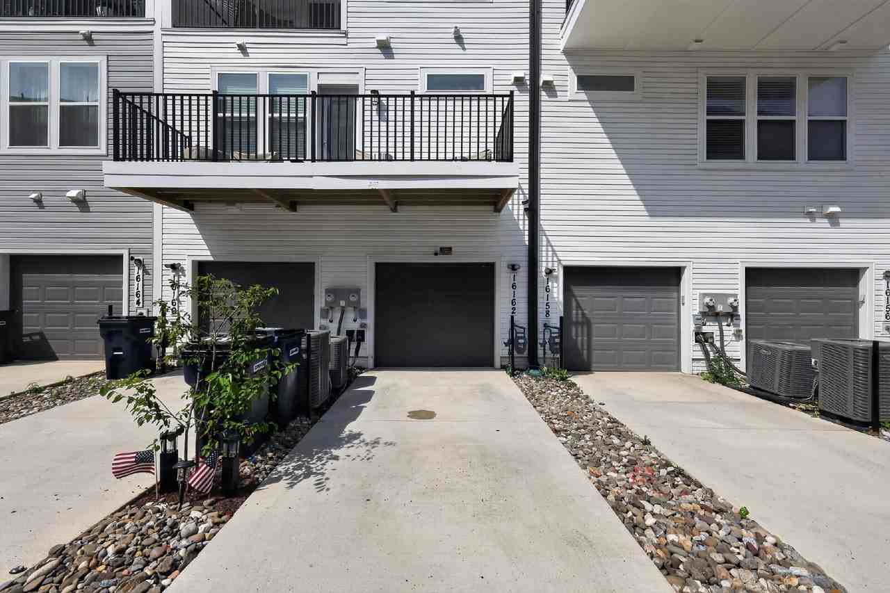 16162 Frederick Rd - Photo 5 of 31