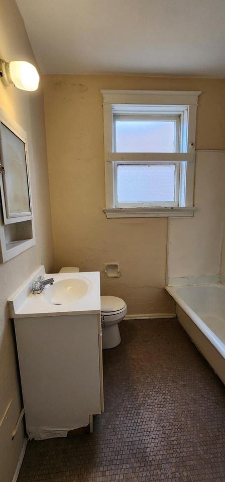 3702 Bates St ## 2f - Photo 2 of 20