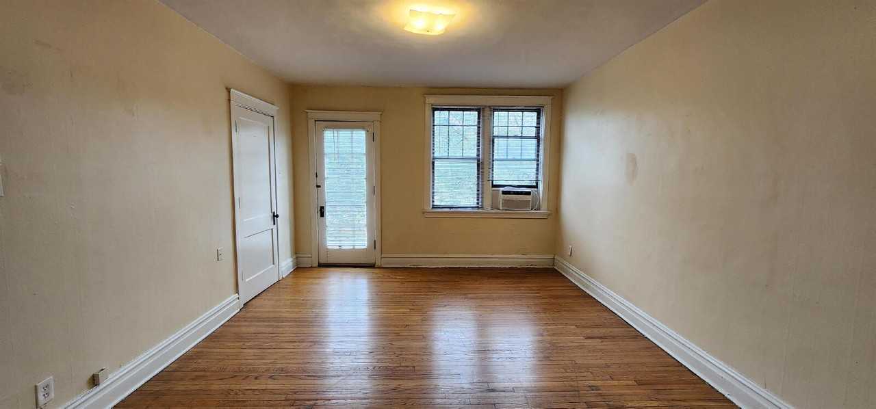 3702 Bates St ## 2f - Photo 4 of 20