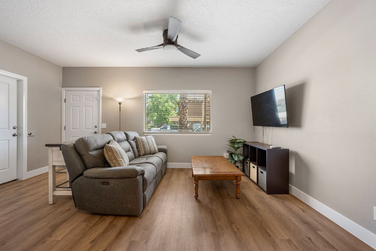 700 N Main St #L4 - Photo 2 of 13
