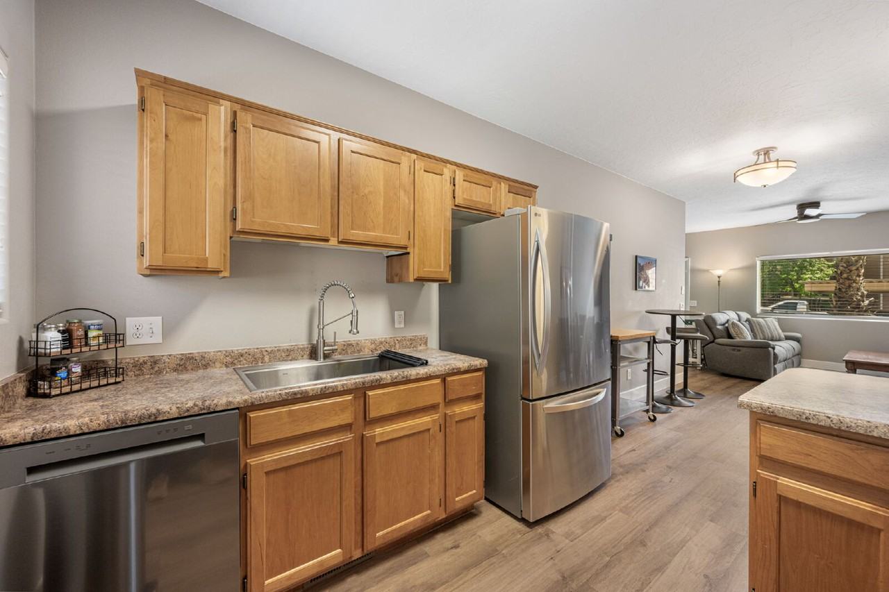 700 N Main St #L4 - Photo 6 of 13