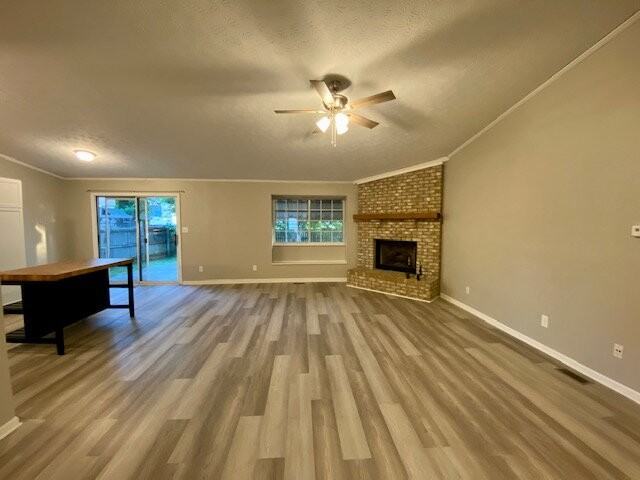 1542 Creekside Ln - Photo 2 of 20