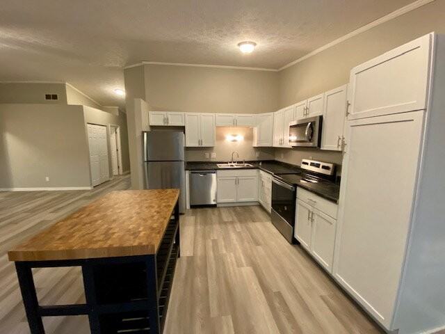 1542 Creekside Ln - Photo 6 of 20
