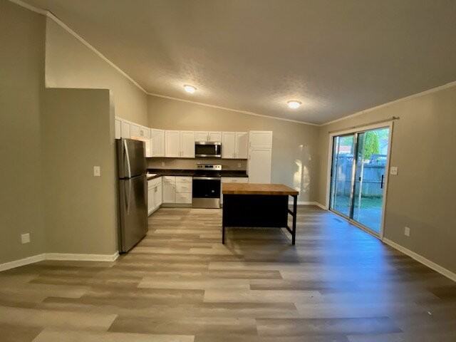 1542 Creekside Ln - Photo 7 of 20