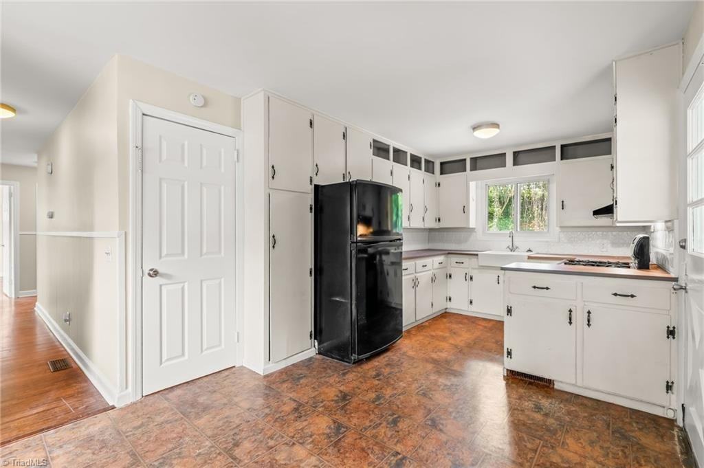 1200 Lamont Dr - Photo 5 of 34