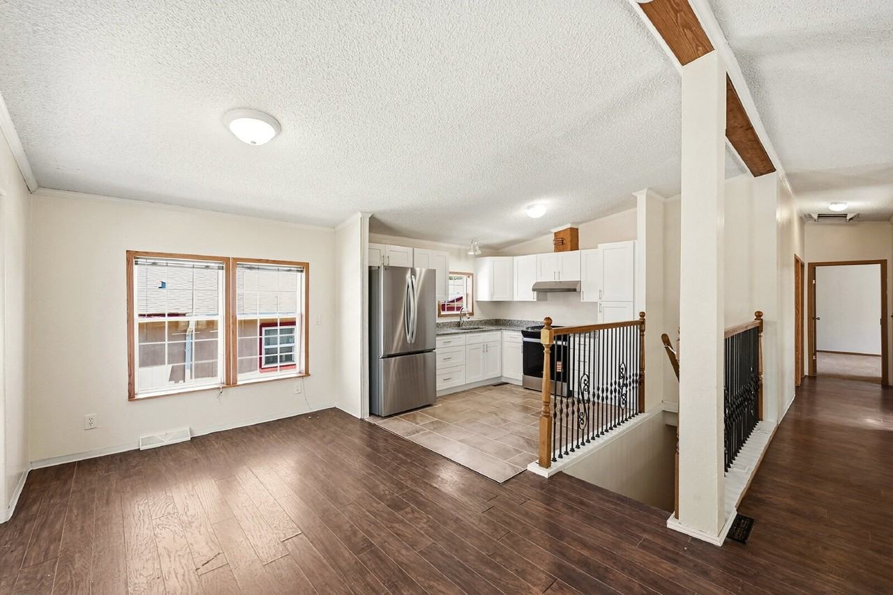 9164 Madeleine St - Photo 3 of 37