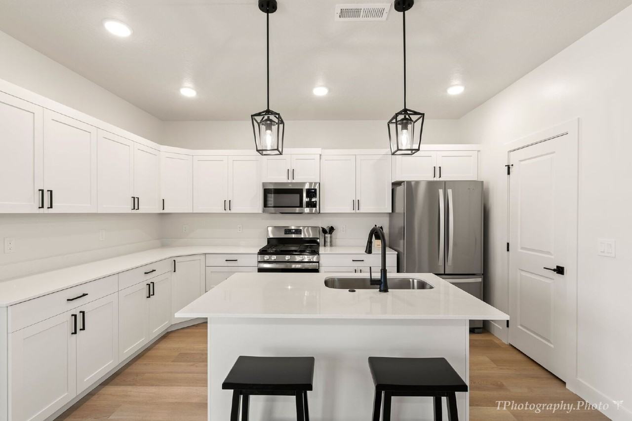 776 S Liberty Cove Dr #B - Photo 2 of 10