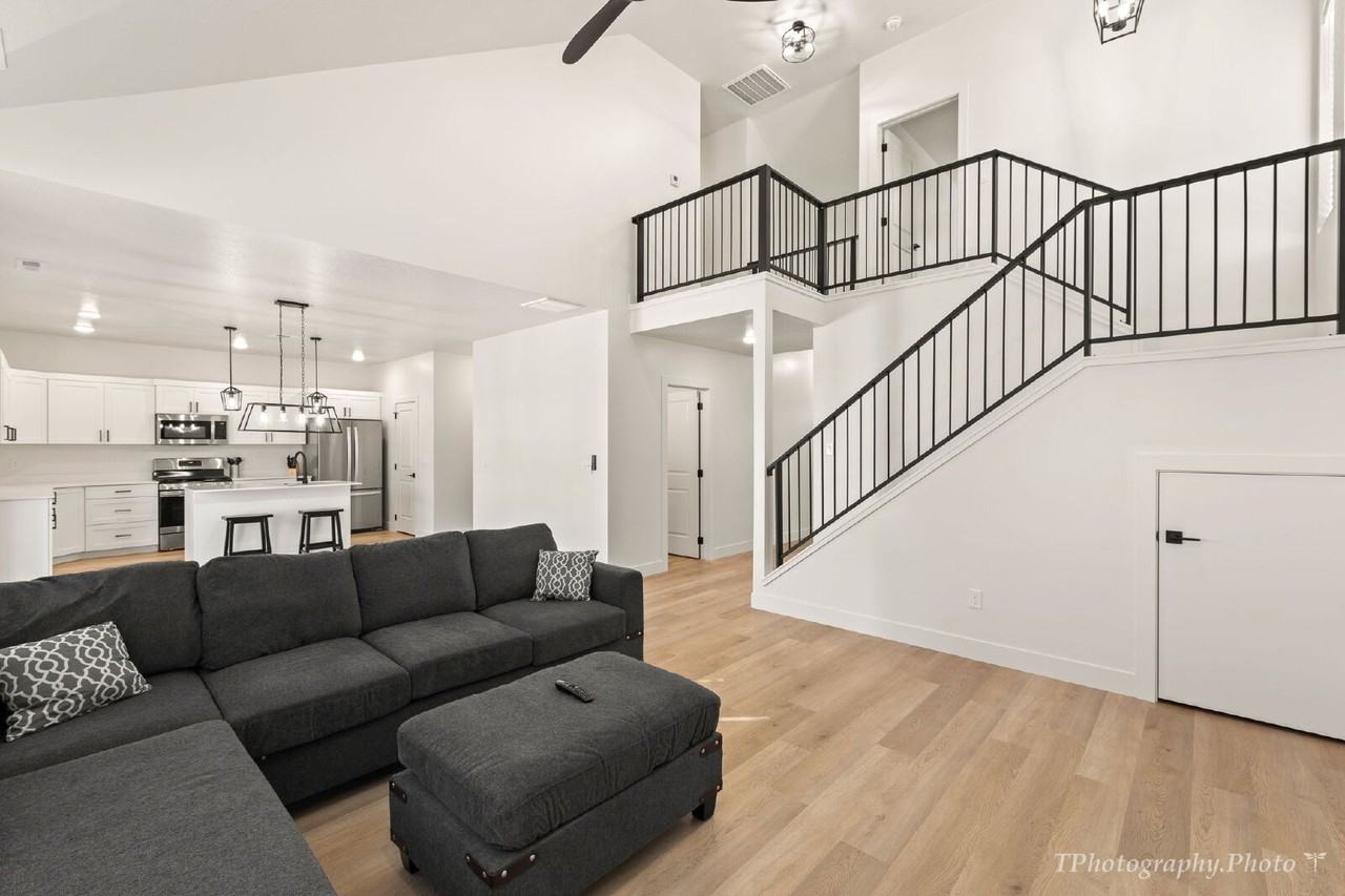 776 S Liberty Cove Dr #B - Photo 3 of 10
