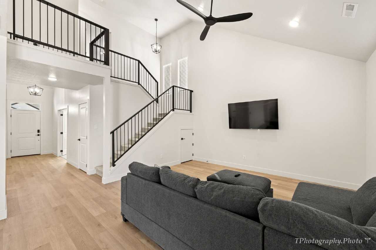 776 S Liberty Cove Dr #B - Photo 4 of 10