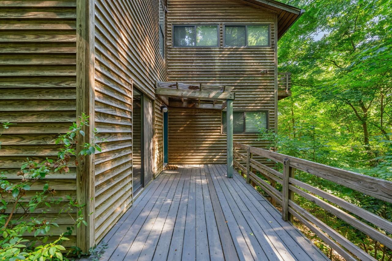 104A Rose Ln