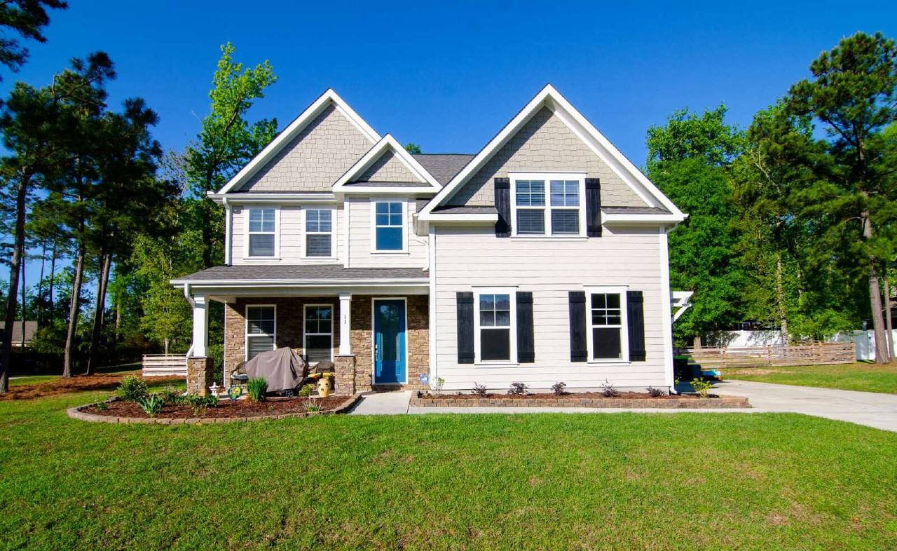 11 W Dewey Cir