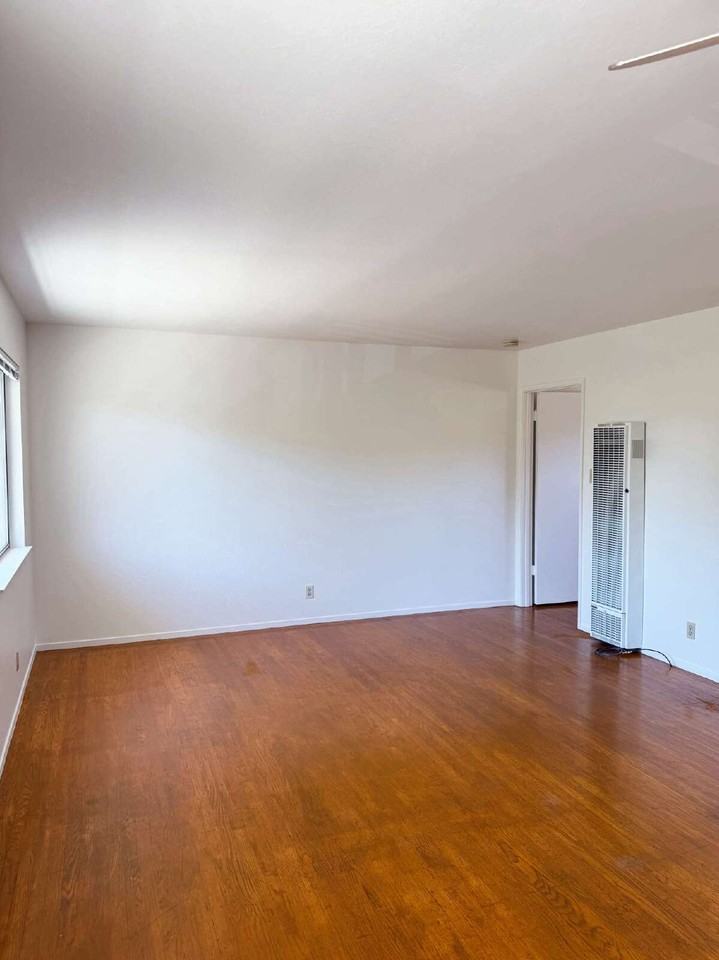 681 1st St W - Photo 4 of 15